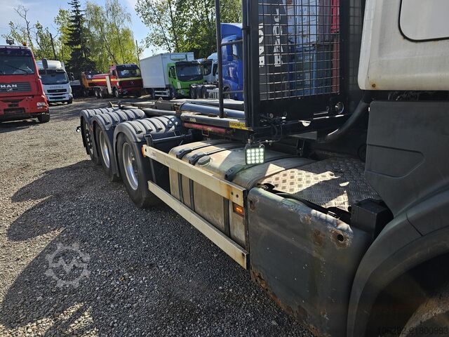 Roll-off tipper truck SCANIA R480LB 8X4*4HHA MOTORSCHADEN! 3-Pedal J
