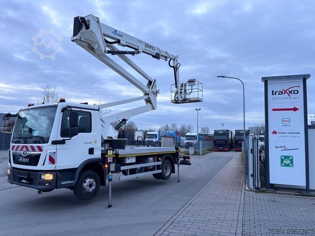 LKW mit Hubarbeitsbühne MAN TGL 8.180 GSR Gelenkteleskop 26 Meter