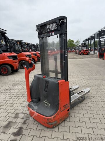 High Lift stacker Linde L12