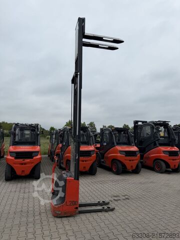 High Lift stacker Linde L12