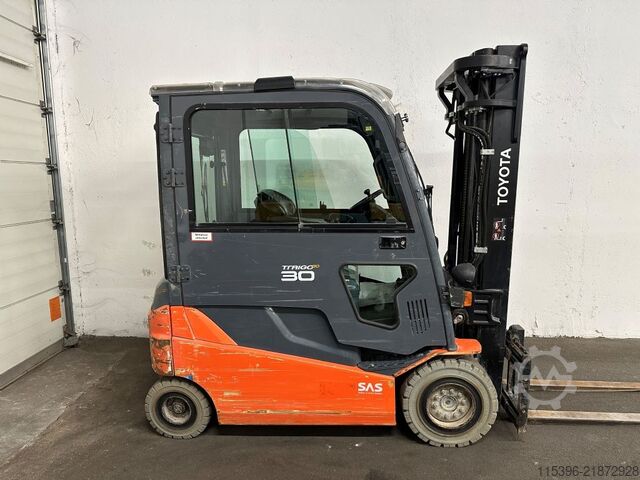 Electric 4-wheel forklift Toyota 8FBMT30 - TRIPLEX 5 m