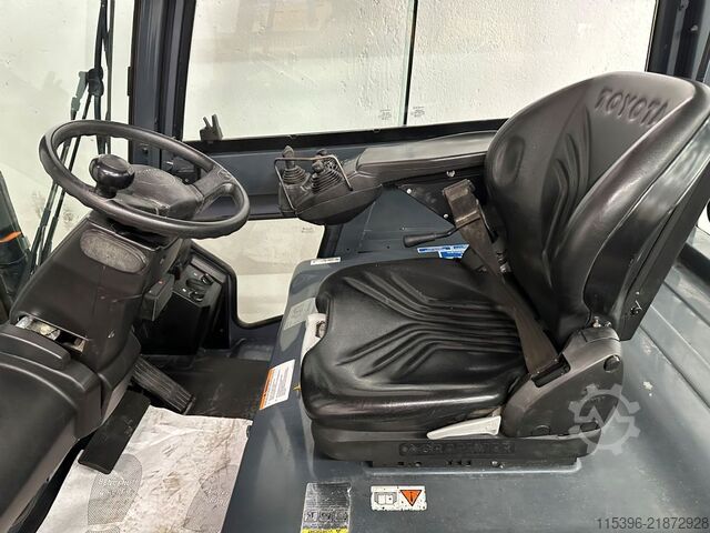 Electric 4-wheel forklift Toyota 8FBMT30 - TRIPLEX 5 m