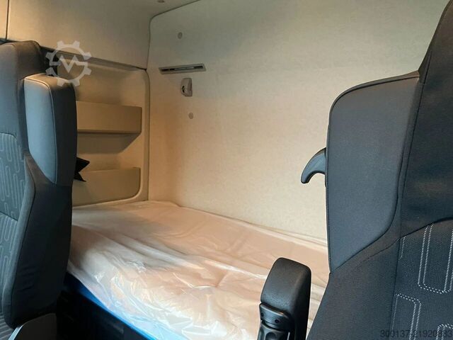 Mercedes-Benz Actros 2045 S 4x2 Tractor Head Mercedes-Benz Actros 2045 S 4x2 Tractor Head