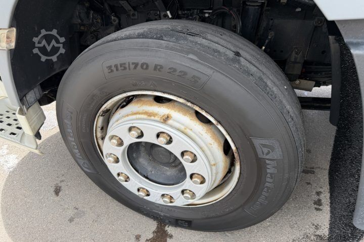 Standard tractor unit DAF CF 400 4x2 / Swiss-Vehicle