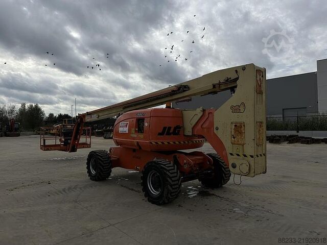 Articulated boom lift JLG 800AJ