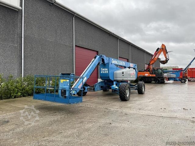 Articulated boom lift Genie Z135-70