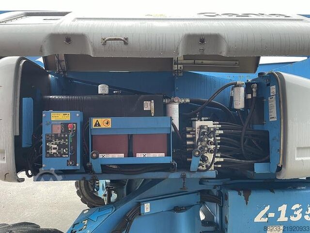 Articulated boom lift Genie Z135-70