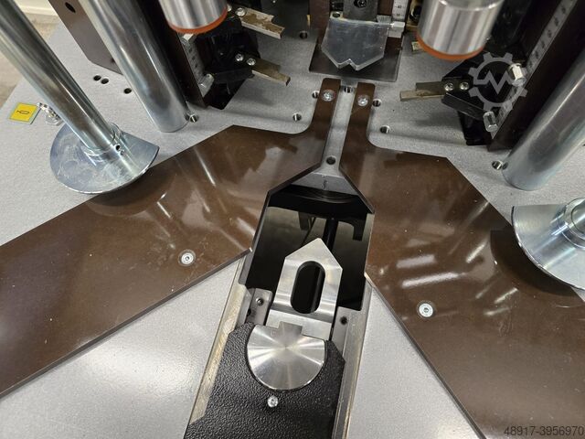 Eckenkräuselmaschine FOM INDUSTRIE BAIHA L