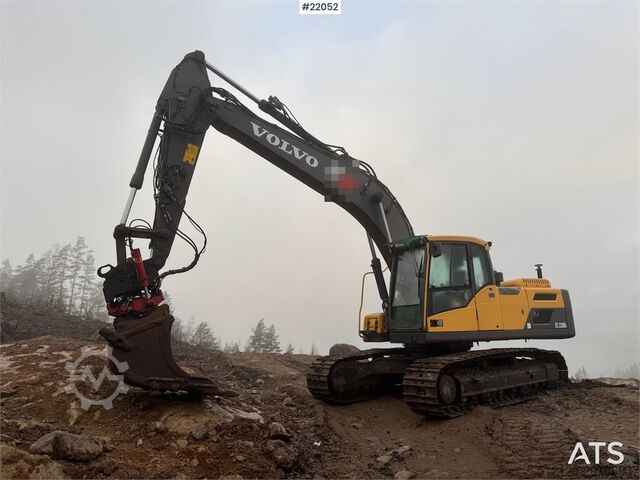 Raupenbagger Volvo EC 220 DL w/ rototilt, tooth tray and GPS.