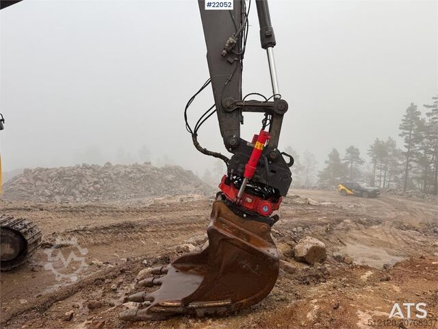 Raupenbagger Volvo EC 220 DL w/ rototilt, tooth tray and GPS.