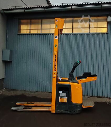 Pallet Stackers Jungheinrich ERC 212 scales