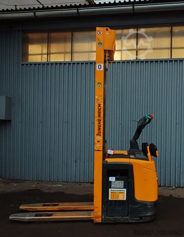 Pallet Stackers Jungheinrich ERC 212 scales