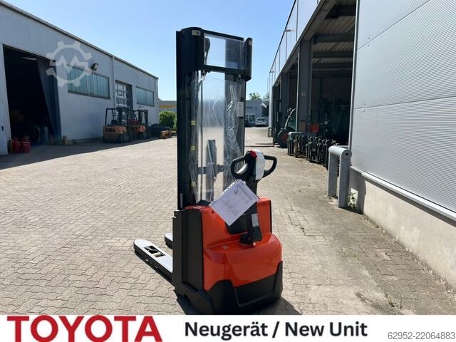 Hochhubwagen Toyota SWE 140, Neu!