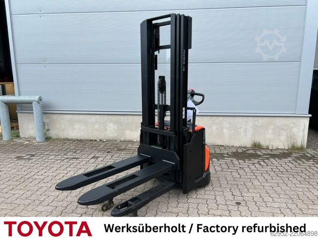 Hochhubwagen Toyota SWE 120 L /Akku neu!