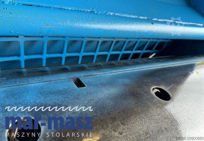 Holzhacker Schredder KLOCKNER 900×180 HS 4 WT z przenośnikiem łańcuchowym typu redler