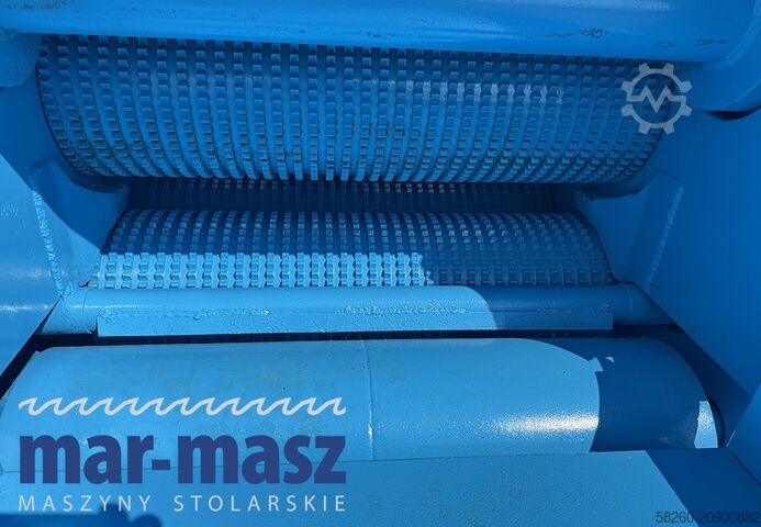 Holzhacker Schredder KLOCKNER 900×180 HS 4 WT z przenośnikiem łańcuchowym typu redler