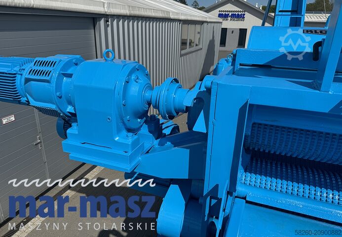 Holzhacker Schredder KLOCKNER 900×180 HS 4 WT z przenośnikiem łańcuchowym typu redler