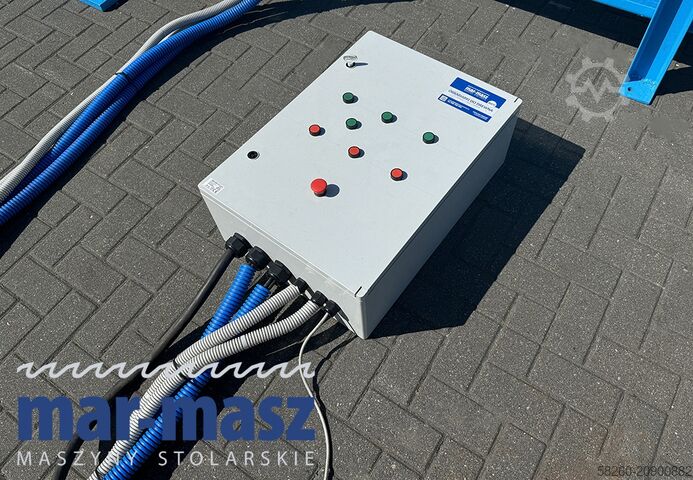 Holzhacker Schredder KLOCKNER 900×180 HS 4 WT z przenośnikiem łańcuchowym typu redler