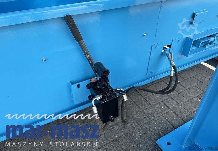 Holzhacker Schredder KLOCKNER 900×180 HS 4 WT z przenośnikiem łańcuchowym typu redler