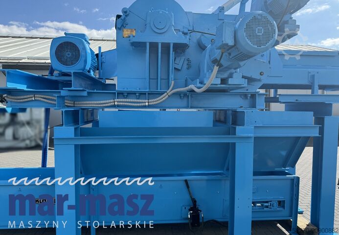 Holzhacker Schredder KLOCKNER 900×180 HS 4 WT z przenośnikiem łańcuchowym typu redler