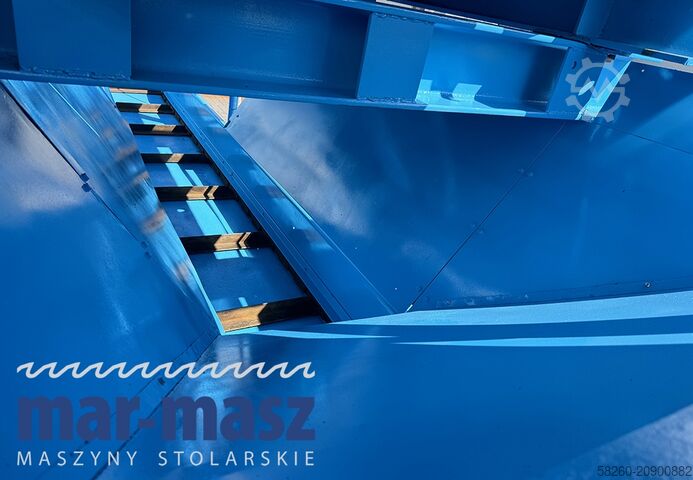 Holzhacker Schredder KLOCKNER 900×180 HS 4 WT z przenośnikiem łańcuchowym typu redler