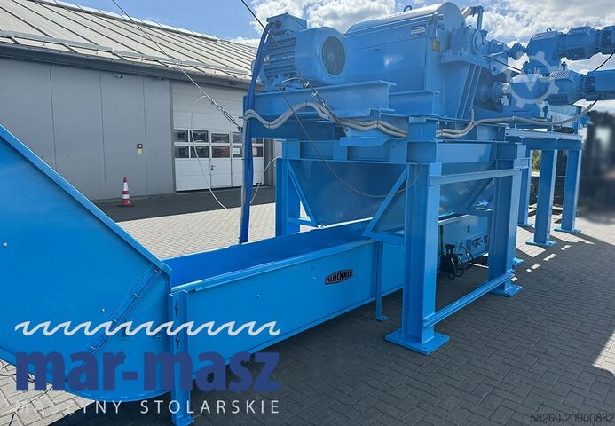 Holzhacker Schredder KLOCKNER 900×180 HS 4 WT z przenośnikiem łańcuchowym typu redler