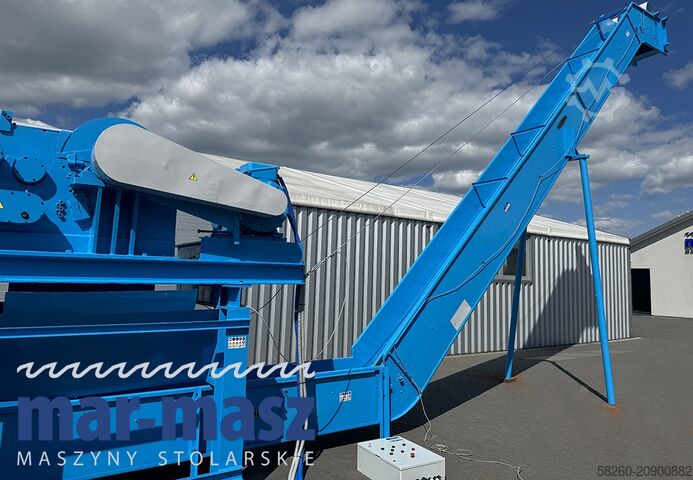 Holzhacker Schredder KLOCKNER 900×180 HS 4 WT z przenośnikiem łańcuchowym typu redler