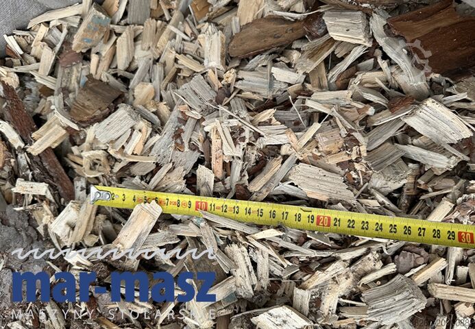 Holzhacker Schredder KLOCKNER 900×180 HS 4 WT z przenośnikiem łańcuchowym typu redler