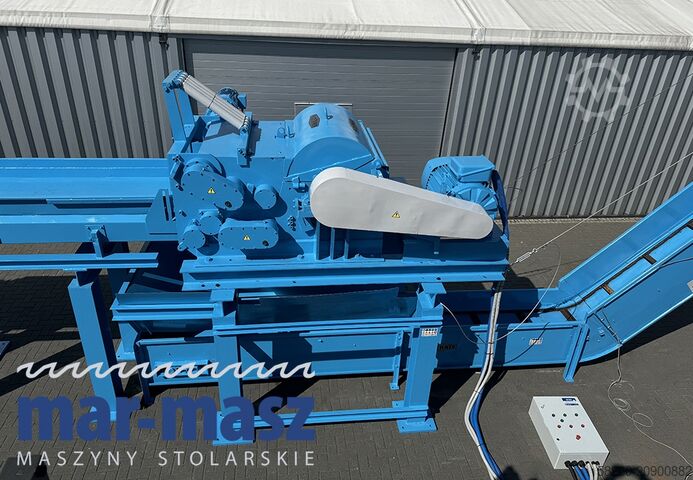 Holzhacker Schredder KLOCKNER 900×180 HS 4 WT z przenośnikiem łańcuchowym typu redler