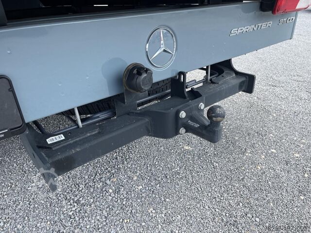 Pick-up van Mercedes-Benz Sprinter 311 CDI DoKa Pritsche RS 3.665 MM AHK
