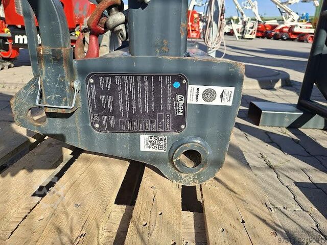 Be- und Entlademaschine Magni FRAME MOUNTED HOOK 5T