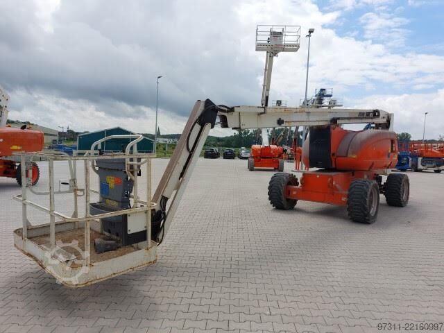 Articulated boom lift JLG 800AJ