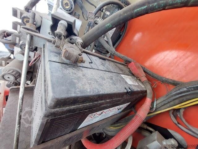 Articulated boom lift JLG 800AJ