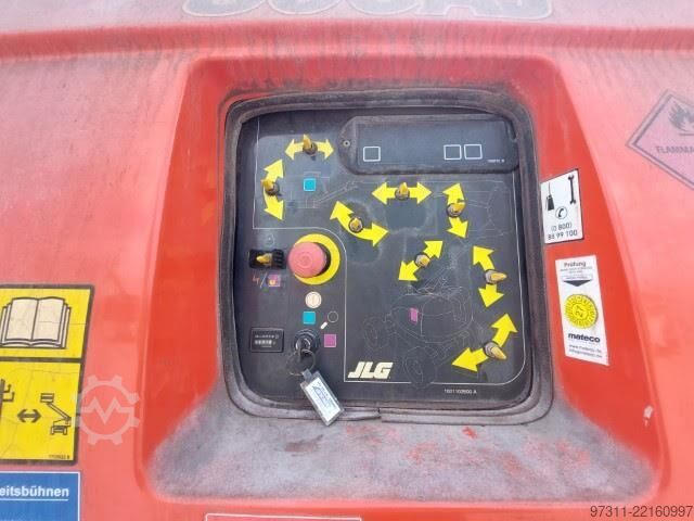 Articulated boom lift JLG 800AJ