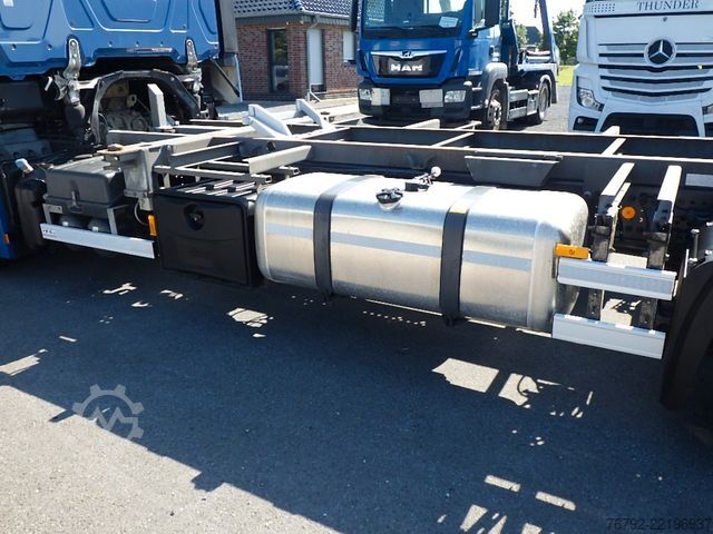 Truck chassis MERCEDES-BENZ 1842 L Actros 5 GigaSpace/BDF/LBW/HPE/Standklima