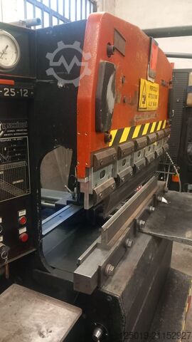 Abkantpresse RG 25-12 DBM3 TASK SCHIAVI-AMADA RG 25-12 DBM3