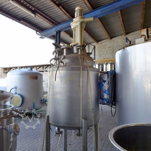 630 liter heatable/coolable agitator tank made of V2A with inclined blade agitator  