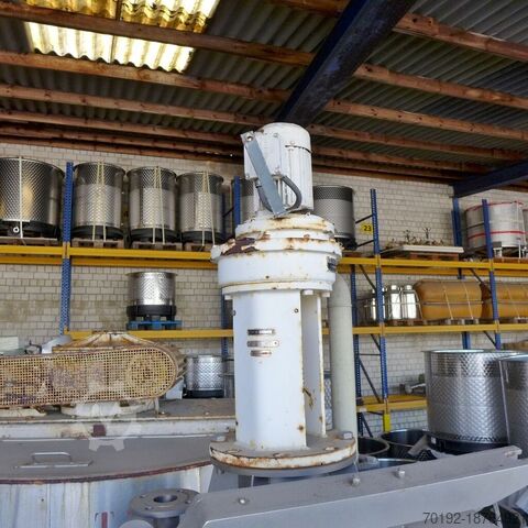 630 liter heatable/coolable agitator tank made of V2A with inclined blade agitator  
