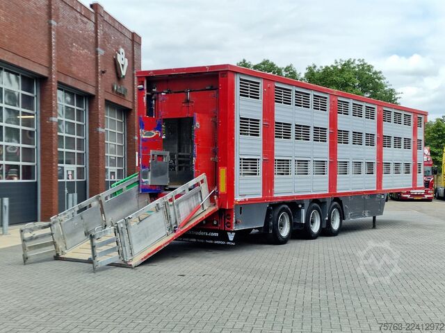 Cattle transport Finkl 3 deck - lift- water - vans - steering axle