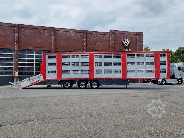Cattle transport Finkl 3 deck - lift- water - vans - steering axle