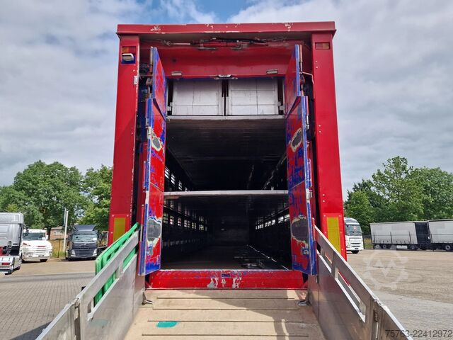 Cattle transport Finkl 3 deck - lift- water - vans - steering axle