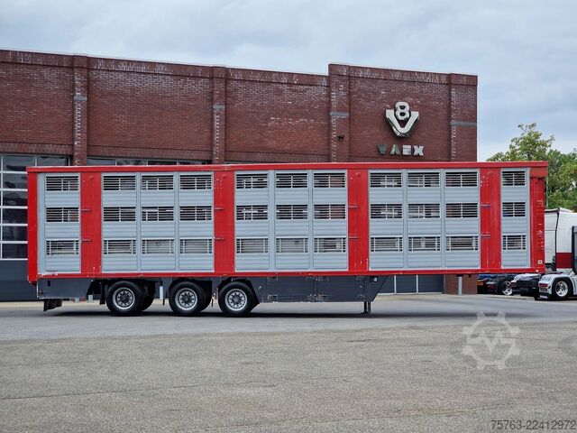 Cattle transport Finkl 3 deck - lift- water - vans - steering axle