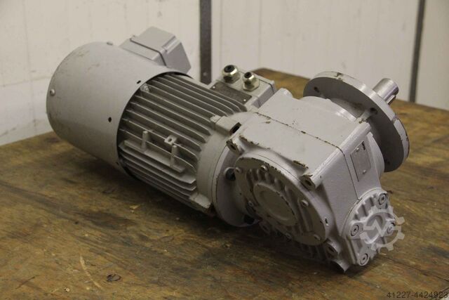 Geared motor 1.5 kW 139 rpm Lenze 52.308.06.10 PGLP680