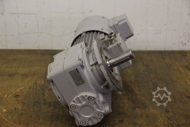 Geared motor 1.5 kW 139 rpm Lenze 52.308.06.10 PGLP680