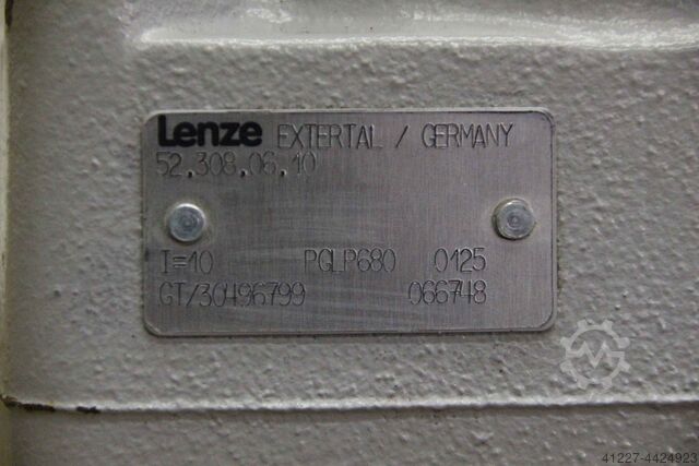 Geared motor 1.5 kW 139 rpm Lenze 52.308.06.10 PGLP680