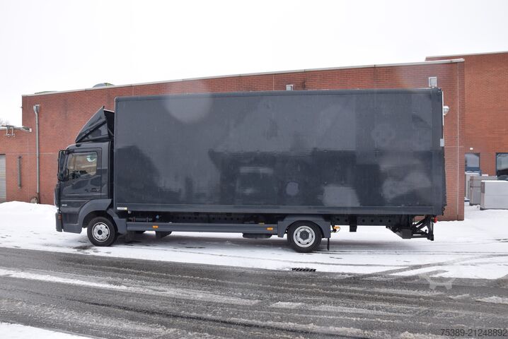 Transporter mit Koffer Mercedes-Benz Atego  818 Koffer LBW Automatik Klima Tempomat
