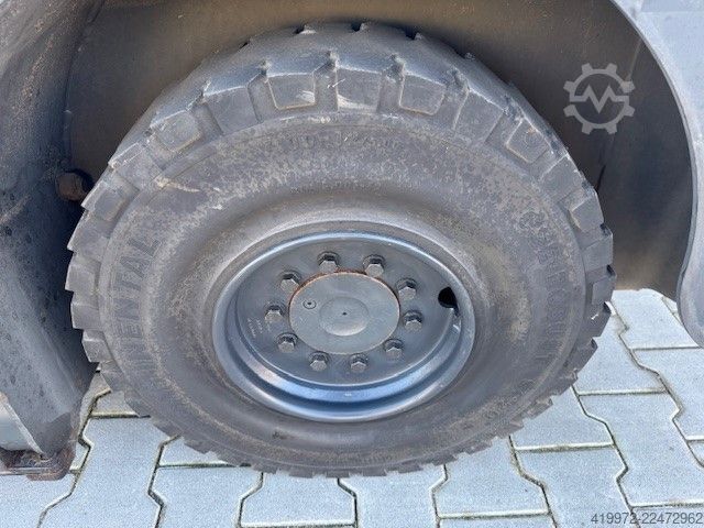 Tow Tractor Still R07-25
