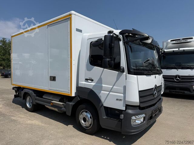 Box van MERCEDES-BENZ ATEGO 821 L Koffer 4,10 m LBW 1 T*SEITENTÜRE