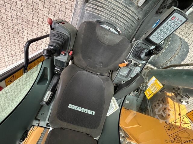 Mobile excavator LIEBHERR LH 24 Litronic mit Abbruch- / Sortiergreifer