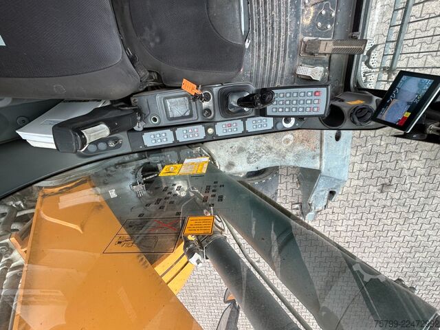 Mobile excavator LIEBHERR LH 24 Litronic mit Abbruch- / Sortiergreifer